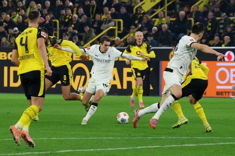 Monchengladbach vs Dortmund - Vàng Đen thắng dễ