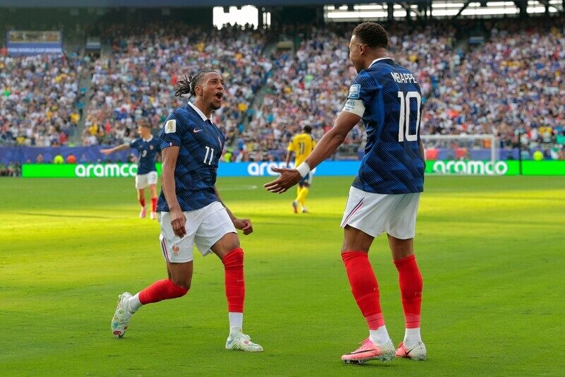 Parguay vs Pháp - Không thể ngăn cản Mbappe