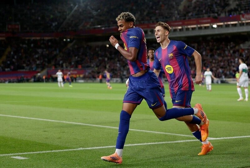 Elche vs Barcelona - Thị uy sức mạnh